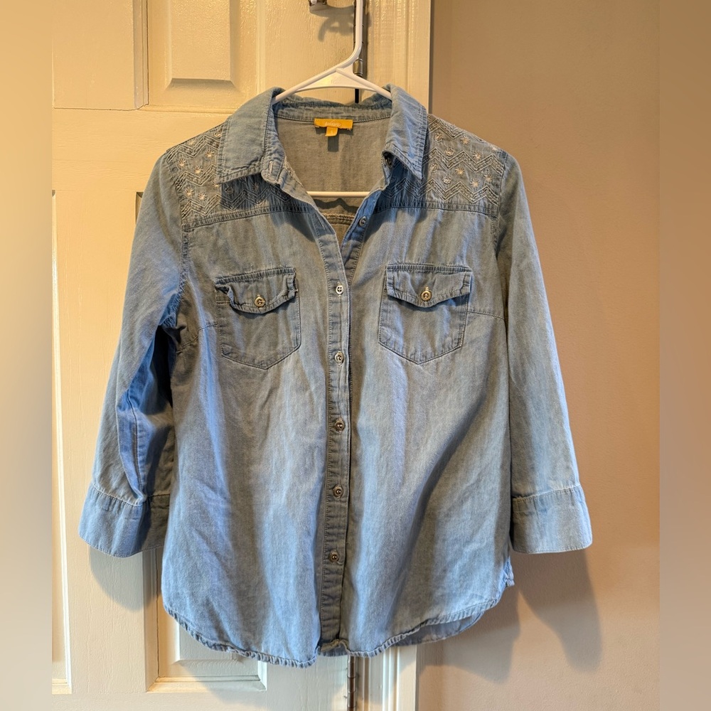 Takara Women’s Light Blue Denim 3/4 Sleeve Button-Up Shirt with Embroidery